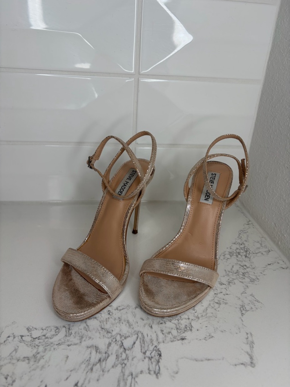Steve Madden Gold Heels Strappy Stiletto Sandals Ankle Strap Wedding Size 7.5 - Picture 3 of 8